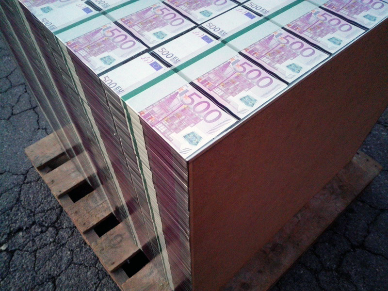 cubo empapelado billetes500_63fajos1_hojasblanco ficticio madera 72_5x80x82